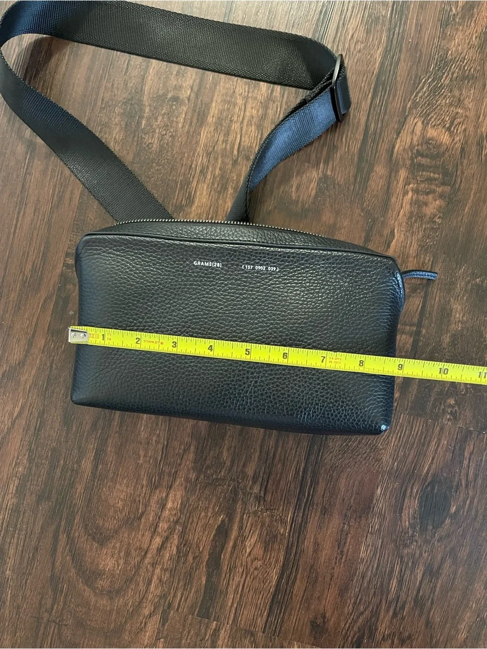 GRAMS(28) 157 Essential Everyday Sling Lightweight ITALIAN Leather Black Bag
